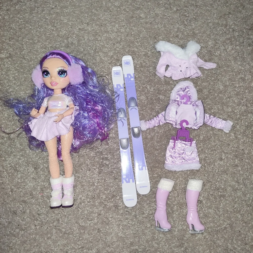 Rainbow High Winter Break Doll Purple Hair Skis Extra Outfit Boots RH MGA